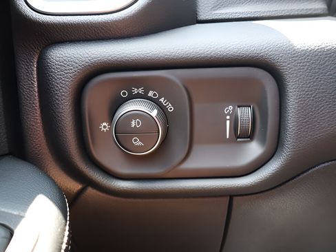 New 2026 RAM 2500 Big Horn AWD/4WD image 17