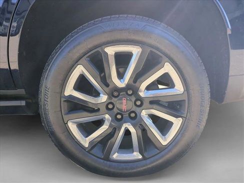 Used 2021 GMC Yukon Denali w/ Denali Premium Package image 27