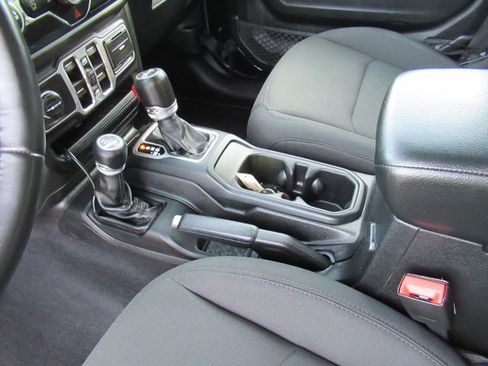 Used 2018 Jeep Wrangler Unlimited Sport S AWD/4WD image 22