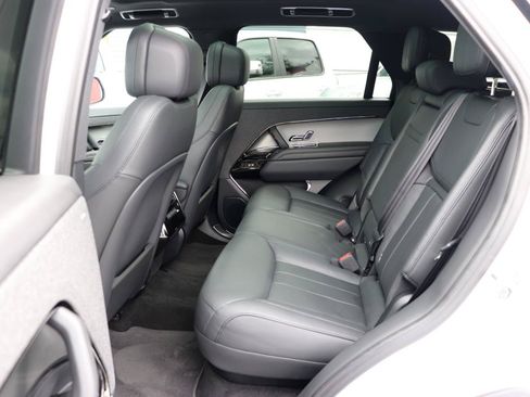 Used 2025 Land Rover Range Rover Sport SE AWD/4WD image 12