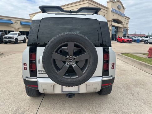 Used 2024 Land Rover Defender 110 S image 7