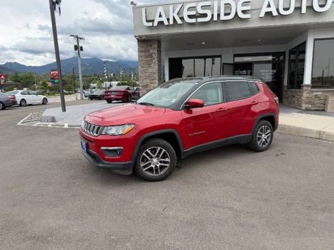 Used 2018 Jeep Compass Latitude w/ Popular Equipment Group AWD/4WD image 3