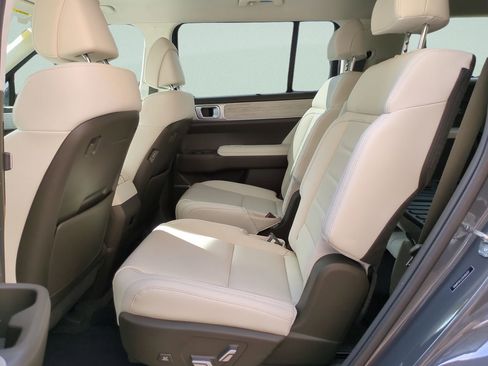 Certified 2025 Hyundai Santa Fe Calligraphy FWD image 11