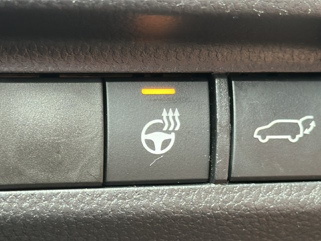 Used 2021 Toyota RAV4 XLE Premium AWD/4WD image 32