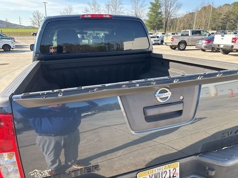 Used 2018 Nissan Frontier SV image 12