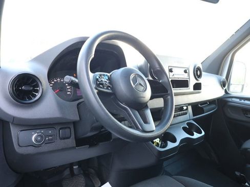 Used 2023 Mercedes-Benz Sprinter 2500 image 10