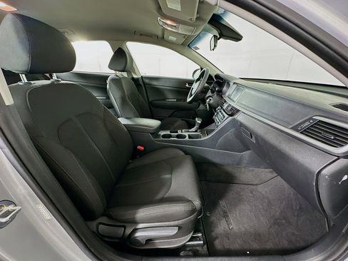 Used 2020 Kia Optima LX image 29