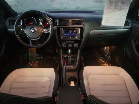 Used 2016 Volkswagen Jetta Sport image 16