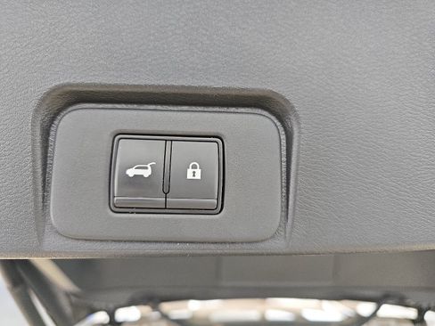 Used 2025 Nissan Rogue SV AWD/4WD image 30
