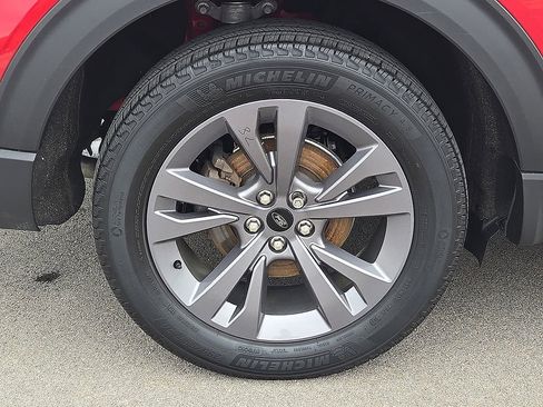 Used 2023 Ford Explorer XLT w/ Equipment Group 202A image 7