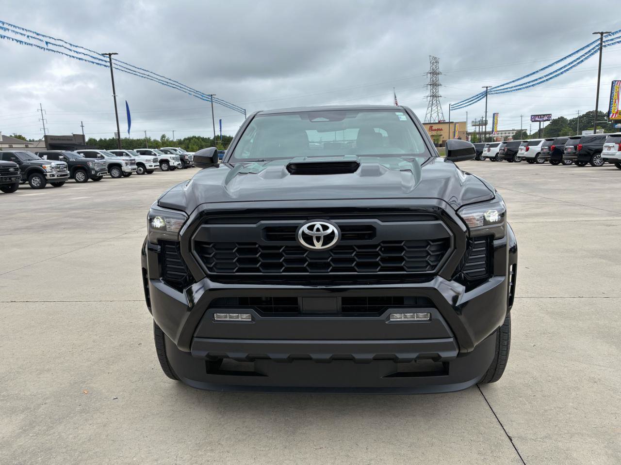 Used 2025 Toyota Tacoma TRD Sport AWD/4WD image 3