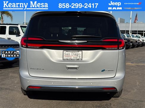 Used 2024 Chrysler Pacifica Select image 13
