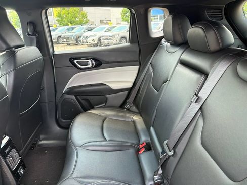 Used 2025 Jeep Compass Limited AWD/4WD image 15