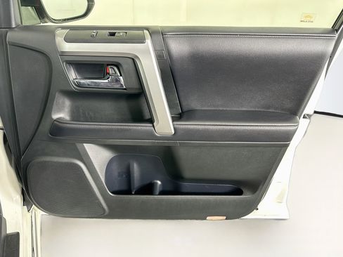 Used 2017 Toyota 4Runner Limited AWD/4WD image 33