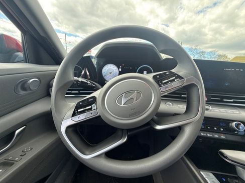 Used 2024 Hyundai Elantra SEL FWD image 19