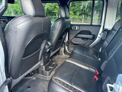 Used 2023 Jeep Wrangler Unlimited Sahara AWD/4WD image 13