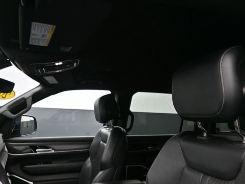 Used 2024 Jeep Wagoneer L Series II w/ Flexible Seating Group image 11