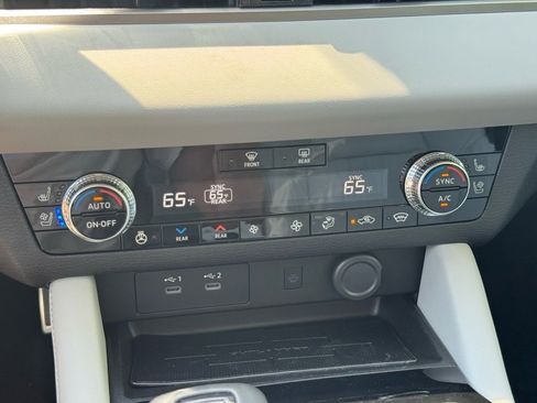 New 2025 Mitsubishi Outlander AWD image 34