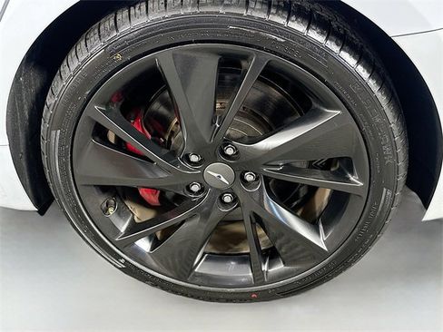 Used 2022 Genesis G70 3.3T w/ Sport Prestige Package image 32