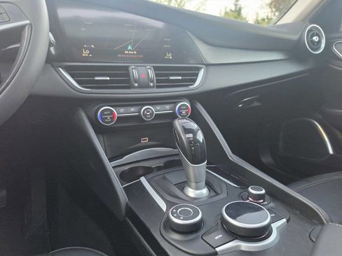 Used 2018 Alfa Romeo Giulia RWD image 37