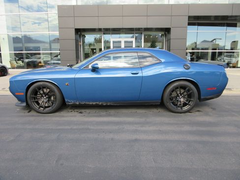 Used 2021 Dodge Challenger R/T Scat Pack w/ Shaker Package RWD image 5
