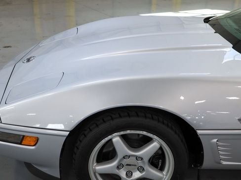 Used 1996 Chevrolet Corvette Convertible RWD image 35