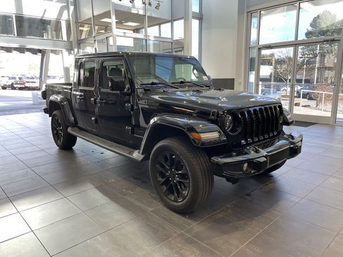 Used 2023 Jeep Gladiator Overland AWD/4WD image 2