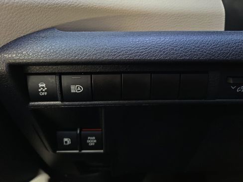 Used 2021 Toyota Sienna XLE AWD/4WD image 29
