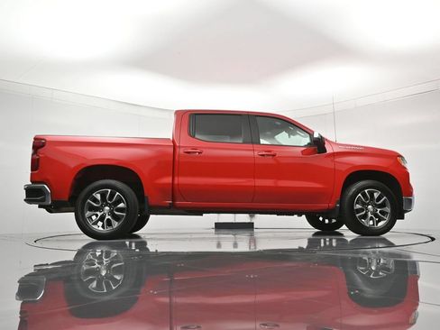 Used 2022 Chevrolet Silverado 1500 LT AWD/4WD image 40