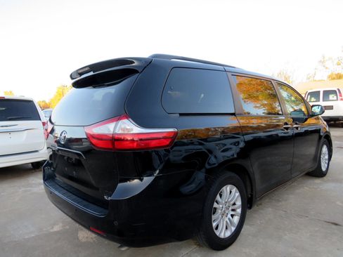 Used 2015 Toyota Sienna XLE image 4