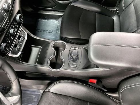 Used 2024 GMC Terrain SLT AWD/4WD image 17