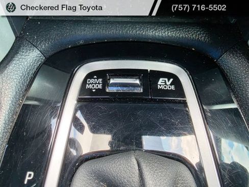 Used 2024 Toyota Corolla Cross AWD Hybrid image 16