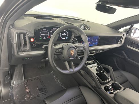 Used 2026 Porsche Cayenne E-Hybrid AWD/4WD image 4