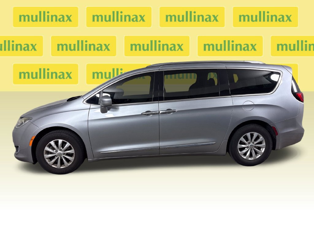 Used 2019 Chrysler Pacifica Touring-L FWD image 12