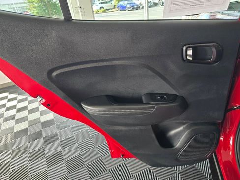 Used 2022 Hyundai Venue Limited FWD image 38