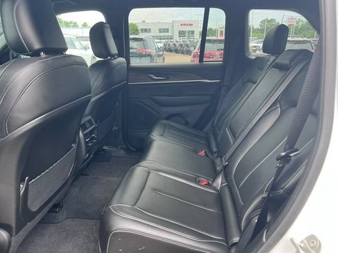 Used 2024 Jeep Grand Cherokee Limited w/ Black Appearance Package AWD/4WD image 4