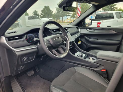 New 2025 Jeep Grand Cherokee L Altitude image 6