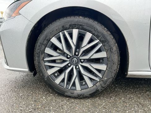 Used 2024 Nissan Altima 2.5 SV FWD image 10