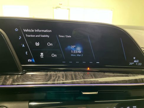 Used 2023 Cadillac Escalade Premium Luxury image 44