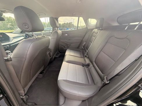 Used 2025 Chevrolet Trax LT FWD image 11