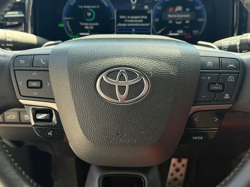 Used 2025 Toyota Camry XSE FWD image 39