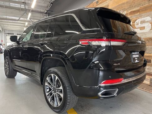 Used 2022 Jeep Grand Cherokee Overland w/ Luxury Tech Group IV AWD/4WD image 21