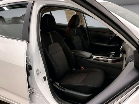 Used 2024 Nissan Sentra SV FWD image 29