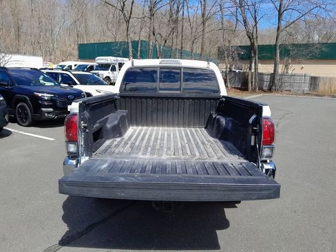 Used 2016 Toyota Tacoma SR5 w/ SR5 Appearance Package (SN) image 30