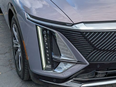 Used 2024 Cadillac Lyriq Luxury AWD/4WD image 10