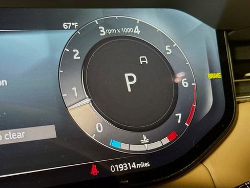 Used 2025 Land Rover Range Rover Long Wheelbase SE image 13