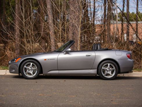 Used 2001 Honda S2000 image 8