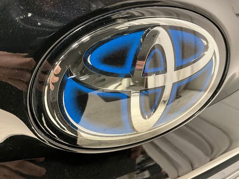 Used 2021 Toyota Sienna Limited image 27