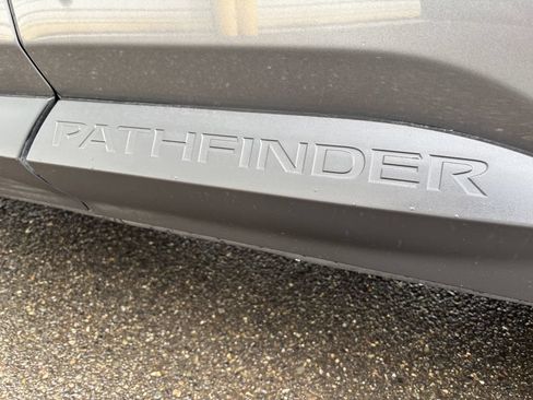 Used 2025 Nissan Pathfinder SL AWD/4WD image 12