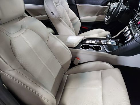 Used 2023 Genesis G70 2.0T RWD image 33
